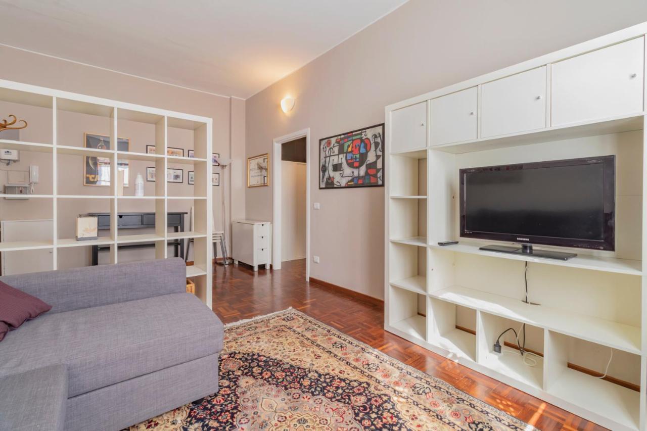 Portello Apartment - Accursio 4 Milan Bagian luar foto